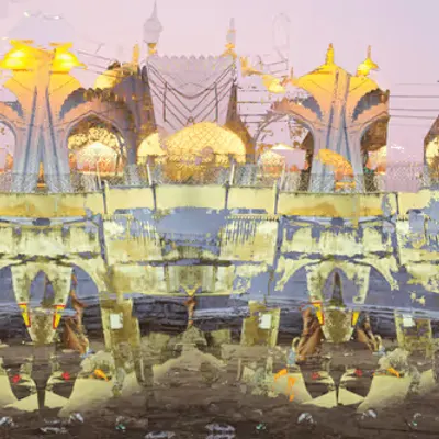Scenario con vacca e moschea a Varanasi Glitch #7