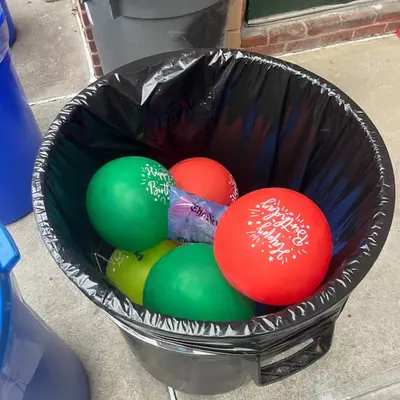 🎈🎉🗑️