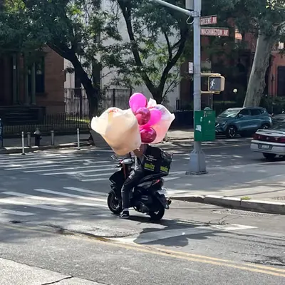 🛵🎈