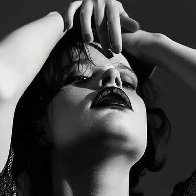 Finger Grace: Portraits of Women #5