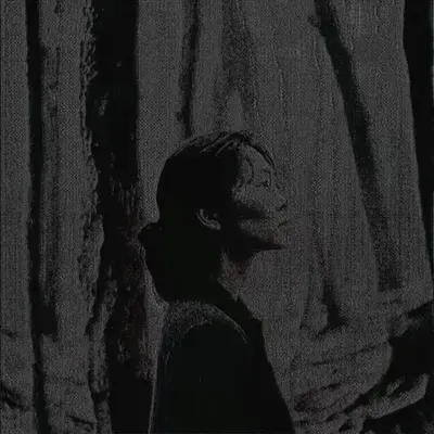 Une femme dans les bois