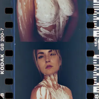 Filmstrip (4 images) analog Kodak Gold 200+Book