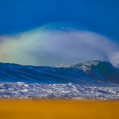 Nalu ʻĀnuenue — A wave born of light and motion