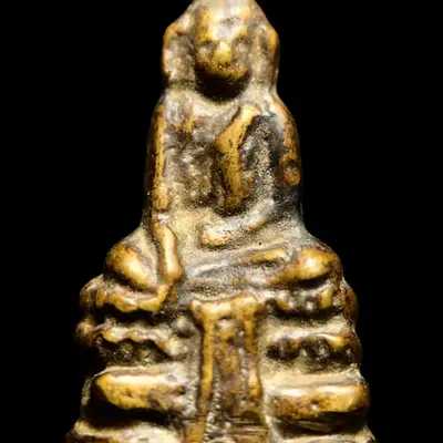 Luang Pho Wat Rai Khing Lo Boran
