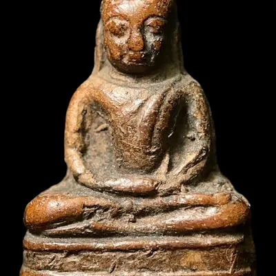 Luang Pho Chuk Nuea Din