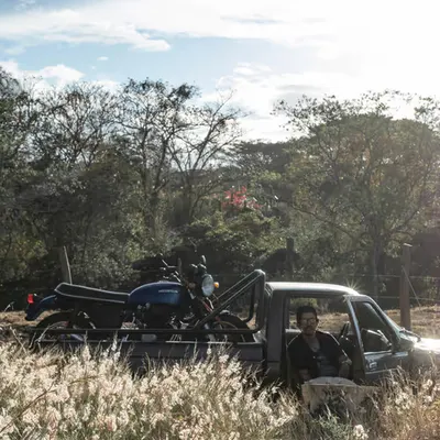 Mecánico y motocicleta