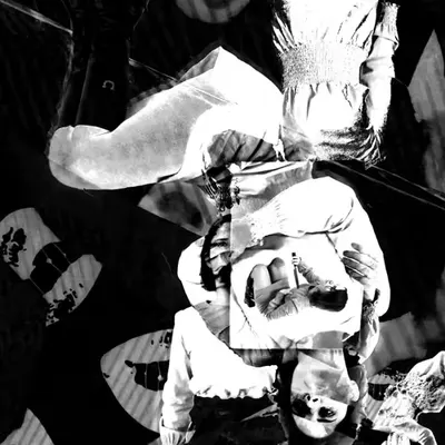 Romina Black & White Scar